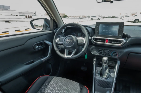  Белый Toyota Raize Photo 8