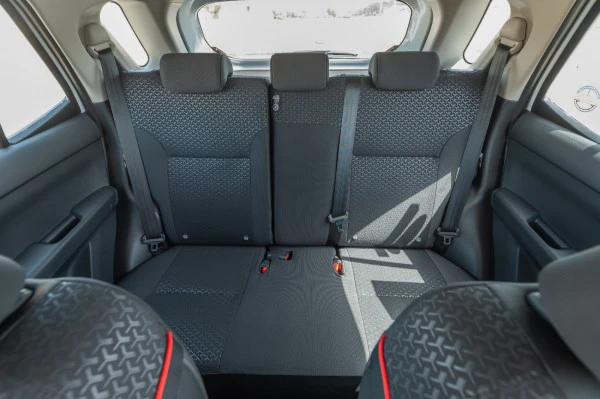  Белый Toyota Raize Photo 9